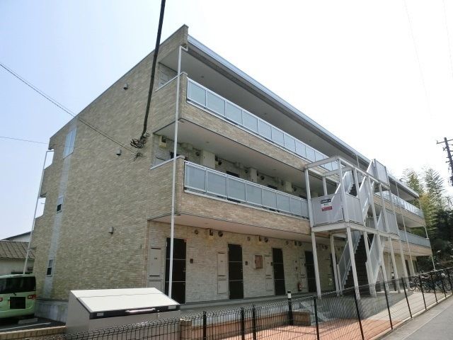 建物外観　2013年12月築の築浅物件。