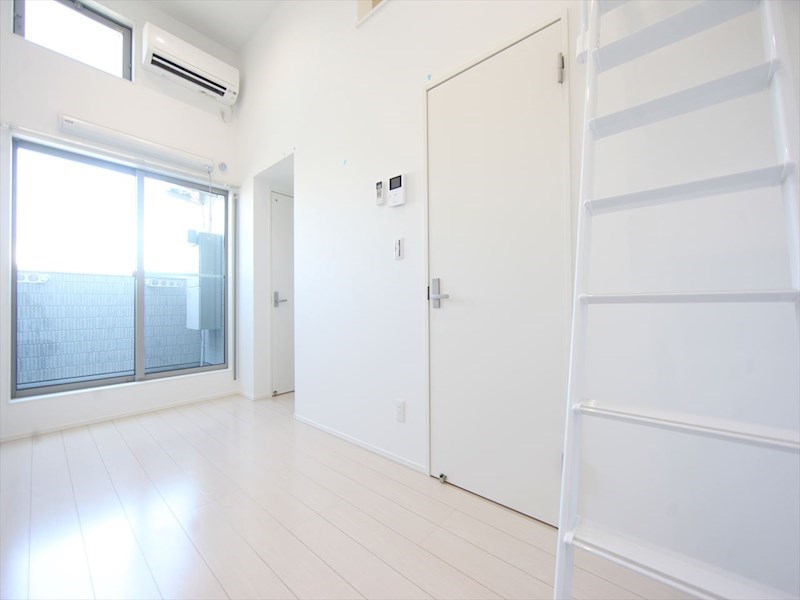 居室・リビング　洋室5.1帖　ロフト4.6帖（寝室にも使えます）　同仕様写真