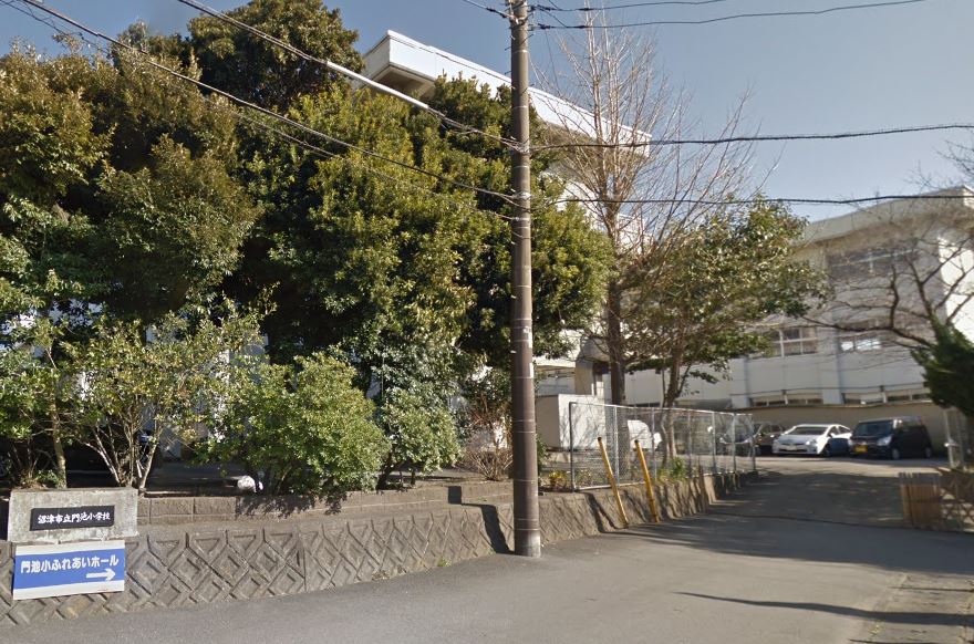 小学校　沼津市立門池小学校（小学校）まで851m
