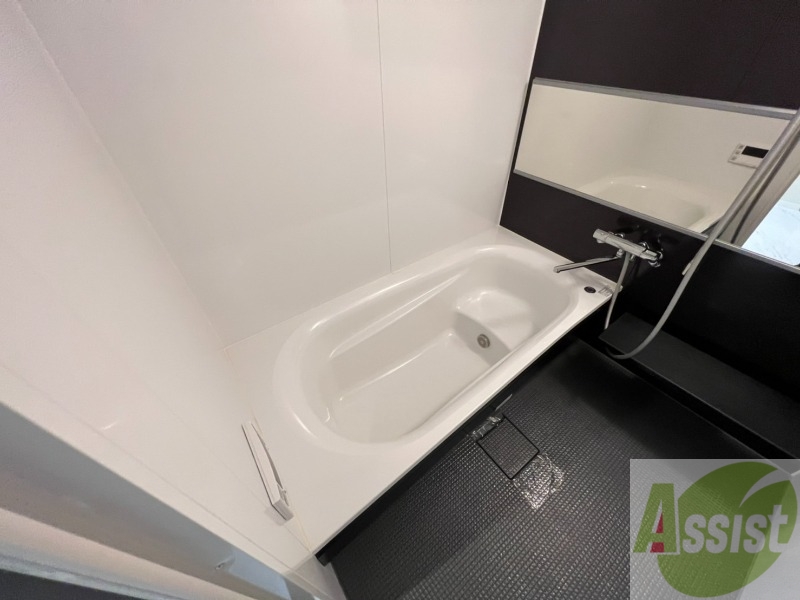 バス・シャワールーム　お風呂になります。一日の疲れを癒してくださいね。