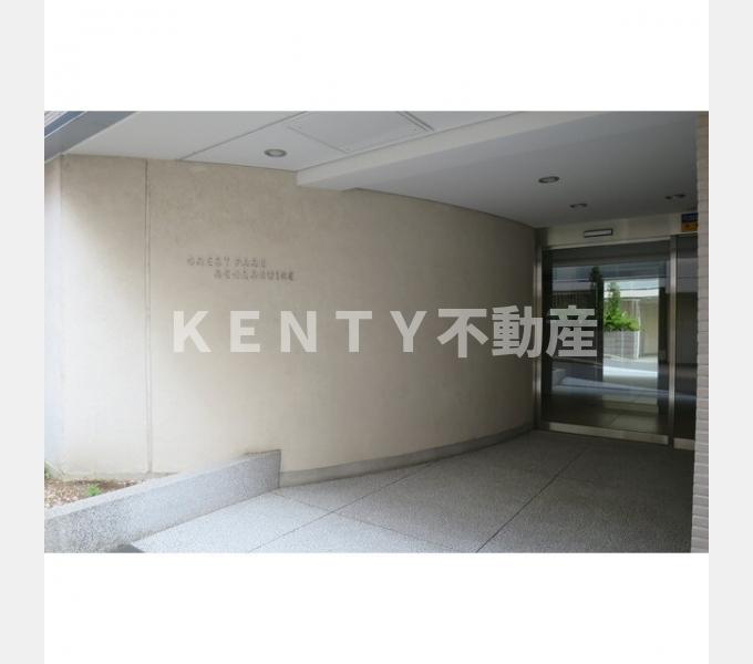 エントランス　落ち着いたエントランスです