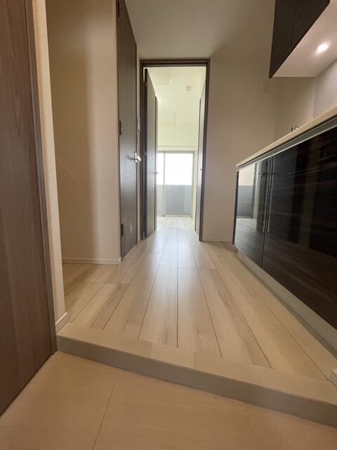 玄関　同物件別部屋写真