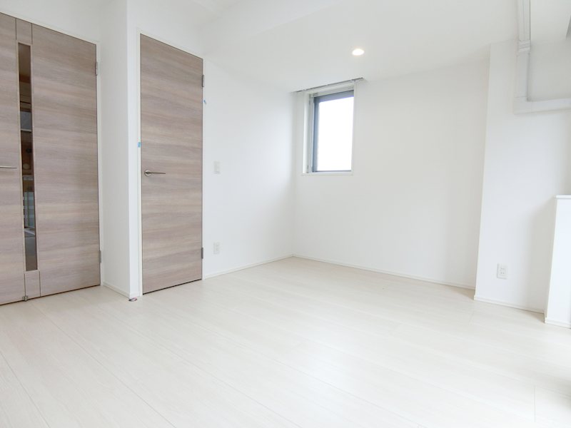 居室・リビング　ホワイト色で統一し、雨の日でもお部屋を明るくみせます！！