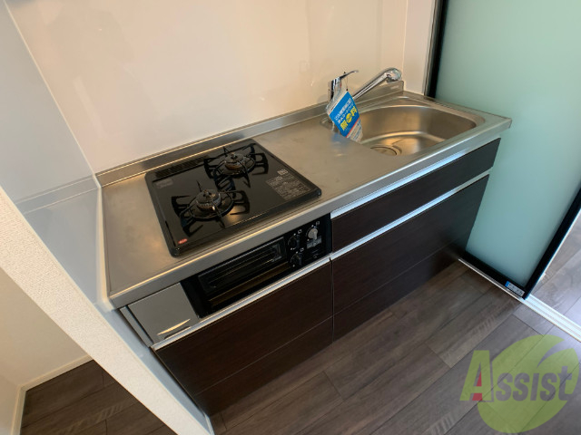 キッチン　システムキッチン。グリル付きでお魚も焼けますね。