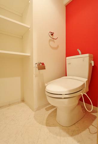 トイレ　温水洗浄便座付きです