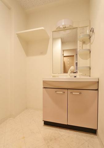 洗面設備　お出かけ前の支度はこちらでされてください