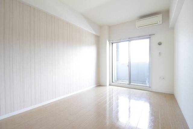 居室・リビング　家具の配置がしやすいリビングですね