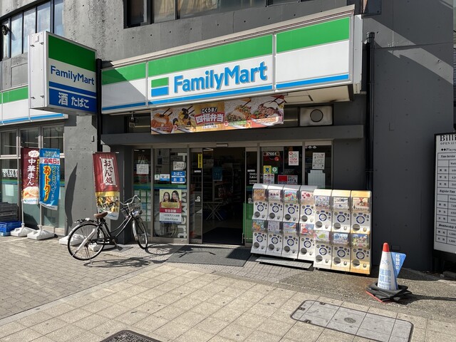 コンビニ　ファミリーマート 九条みなと通店（コンビニ）まで142m