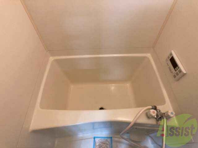 バス・シャワールーム　浴室は、この位のサイズ感。ゆったり浸かりましょう。