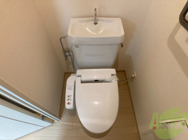 トイレ　トイレには、温水洗浄便座機能が付いています。
