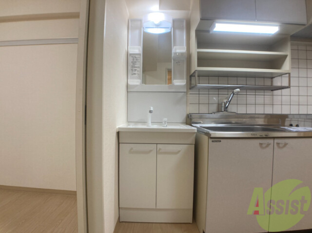 洗面設備　洗面は独立タイプで、洗髪可能なので朝の準備も捗りそう。