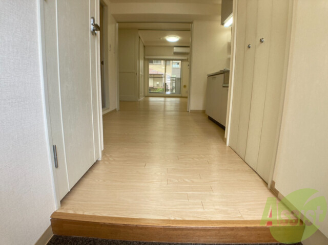 玄関　玄関から撮影しました。奥がお部屋になっています。