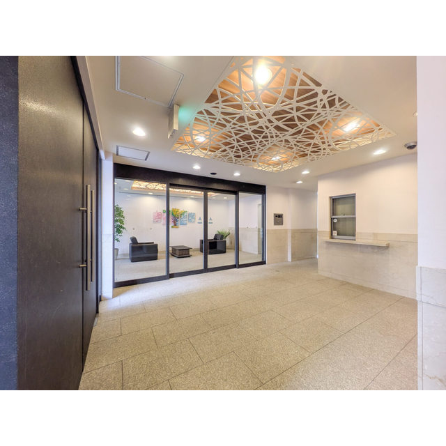 エントランス　落ち着いたエントランスです