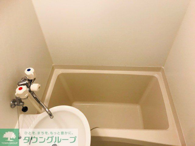 バス・シャワールーム　バス、トイレ別々です。