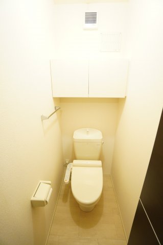 トイレ　※同物件・反転タイプの写真です。