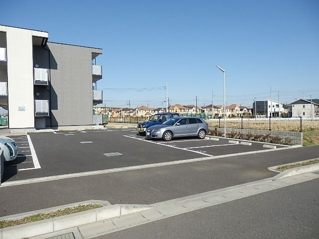 駐車場　敷地内駐車場完備