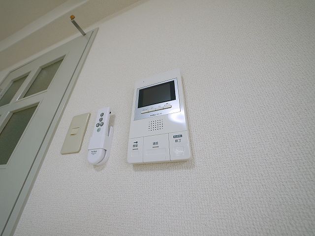 セキュリティ　お顔が見えるモニター付きインターホンもございます。