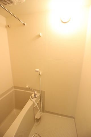 バス・シャワールーム　（別タイプ参考写真）TRADIS  NIPPORI  E　荒