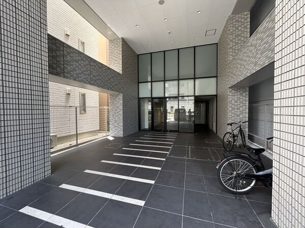 エントランス　名古屋で一番初期費用の安い賃貸専門の不動産会社です(^^)