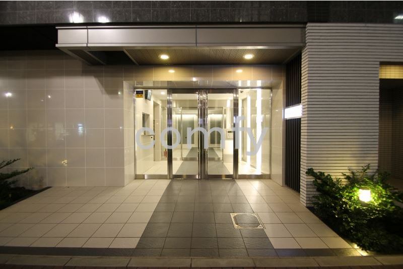 建物外観　エントランス前