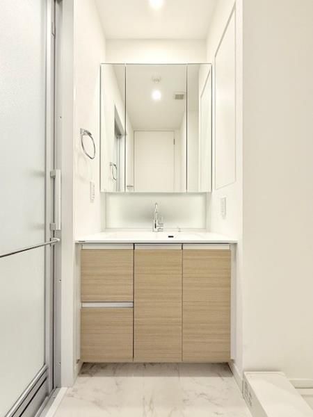 洗面設備　写真は同タイプ住居です。