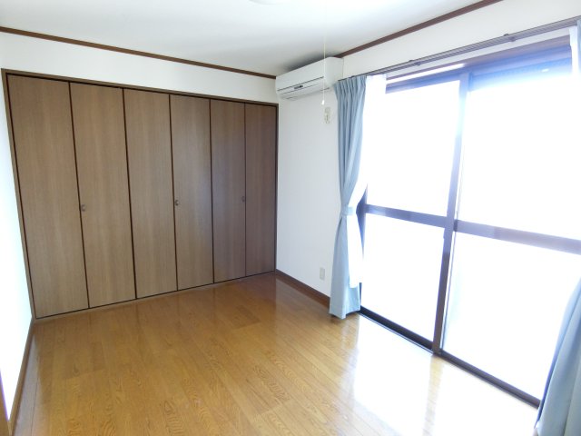 サンハイツ本町の居間写真