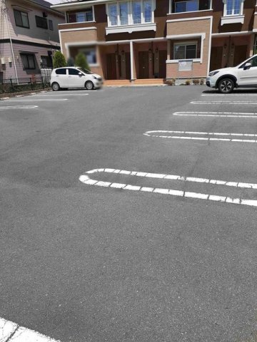 駐車場　駐車場に車を止められます
