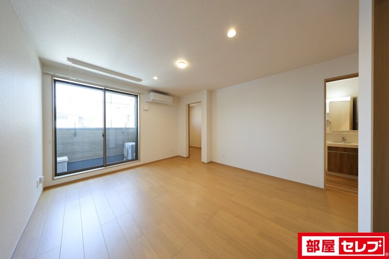 REGALEST名駅西の居間写真