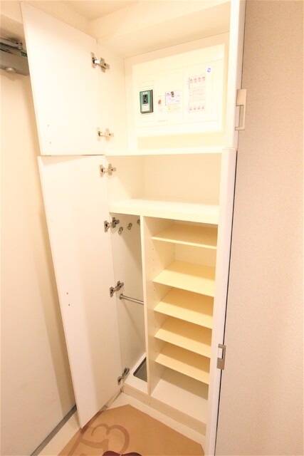 玄関　玄関　下駄箱
