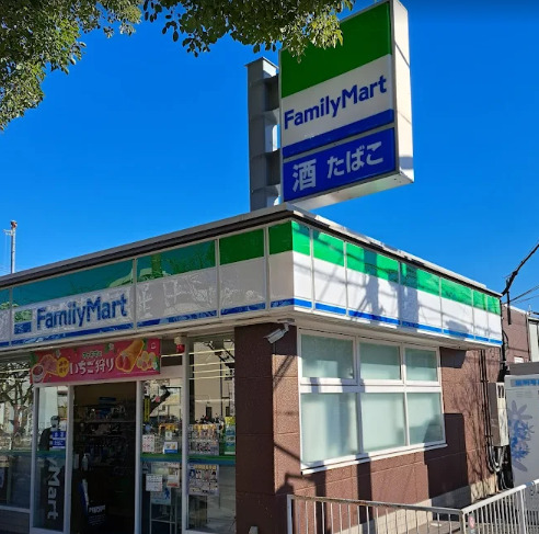 コンビニ　ファミリーマート JR西宮駅北口店（コンビニ）まで631m
