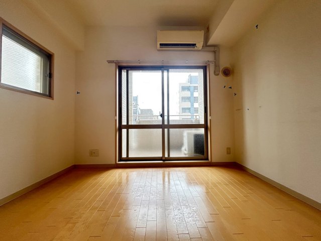 ダイドーメゾン阪神西宮駅前の居間写真