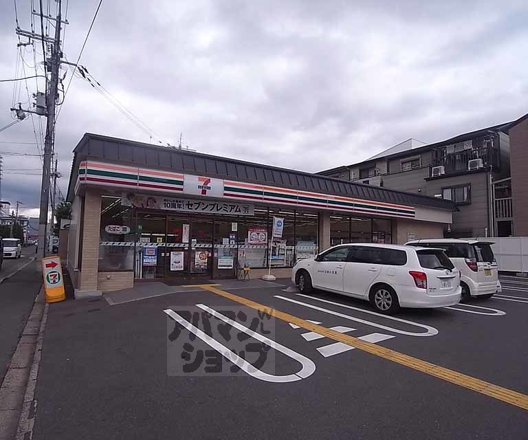 コンビニ　セブンイレブン西院月双町店（コンビニ）まで500m