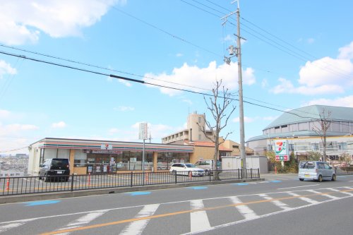 コンビニ　セブン-イレブン豊中桜の町６丁目店（コンビニ）まで439m