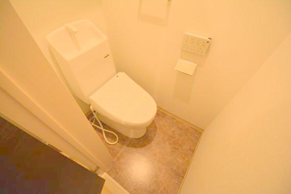 トイレ　綺麗なトイレにはウォシュレット標準装備です。