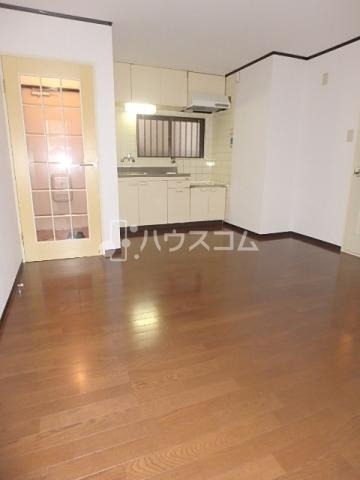ラフォール寝屋川B棟の居間写真