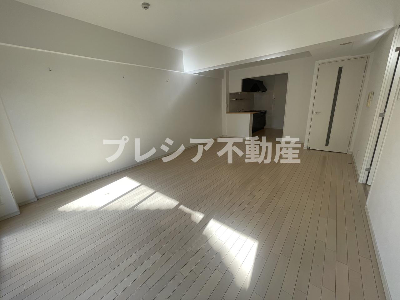 シャルム甲子園口の居間写真