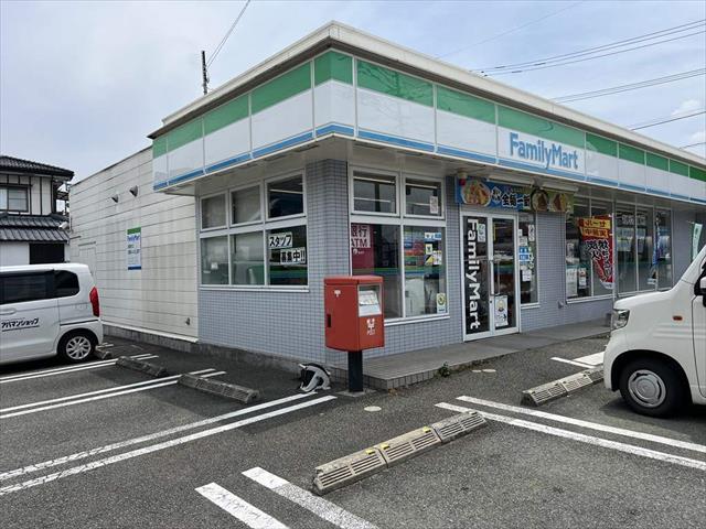 コンビニ　ファミリーマート熊本御領８丁目店（コンビニ）まで743m