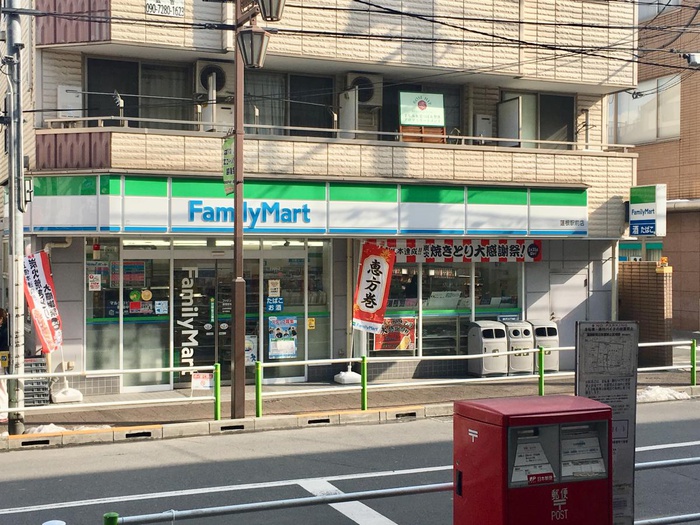 コンビニ　ファミリーマート（コンビニ）まで218m