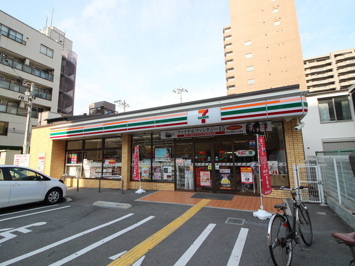コンビニ　セブンイレブン（コンビニ）まで49m