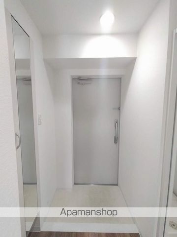 地下鉄御堂筋線 江坂駅 徒歩12分 8階建 築11年の玄関写真