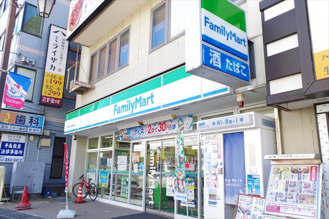コンビニ　ファミリーマート　京急久里浜駅前店（コンビニ）まで412m