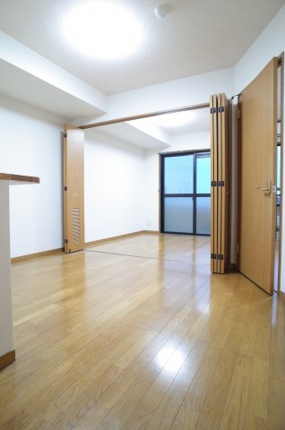 グローバルジョイ弐番館の居間写真