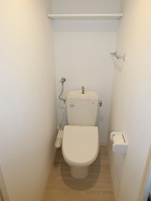地下鉄東西線 宮の沢駅 徒歩1分 4階建 築7年のトイレ写真