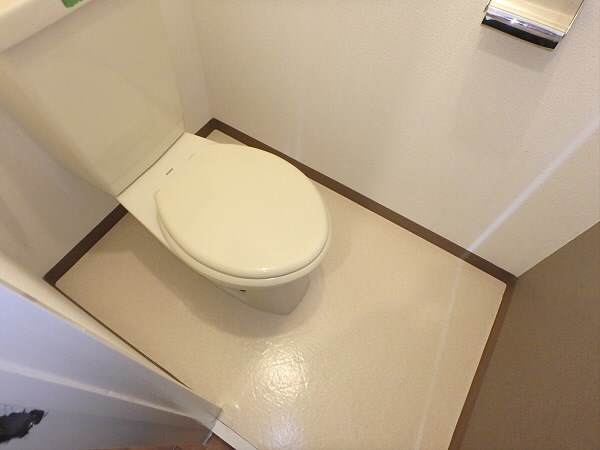 京王線 柴崎駅 徒歩6分 3階建 築42年のトイレ写真