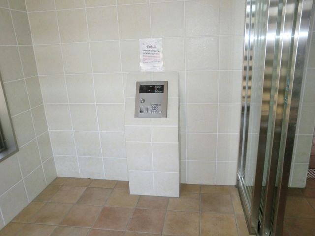 エントランス　★オートロック付きのエントランスです★