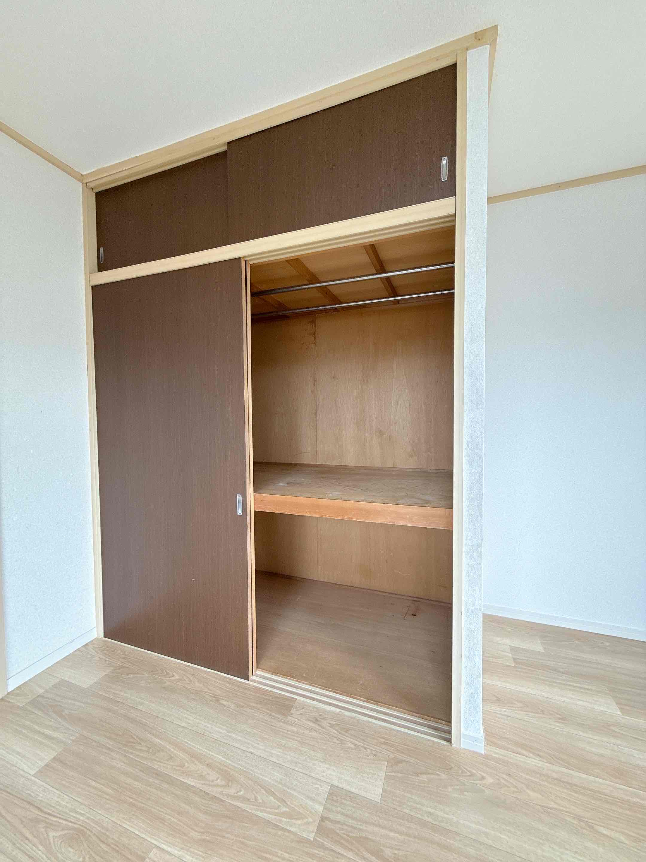 収納　収納は天袋付き１間分の押入れです。