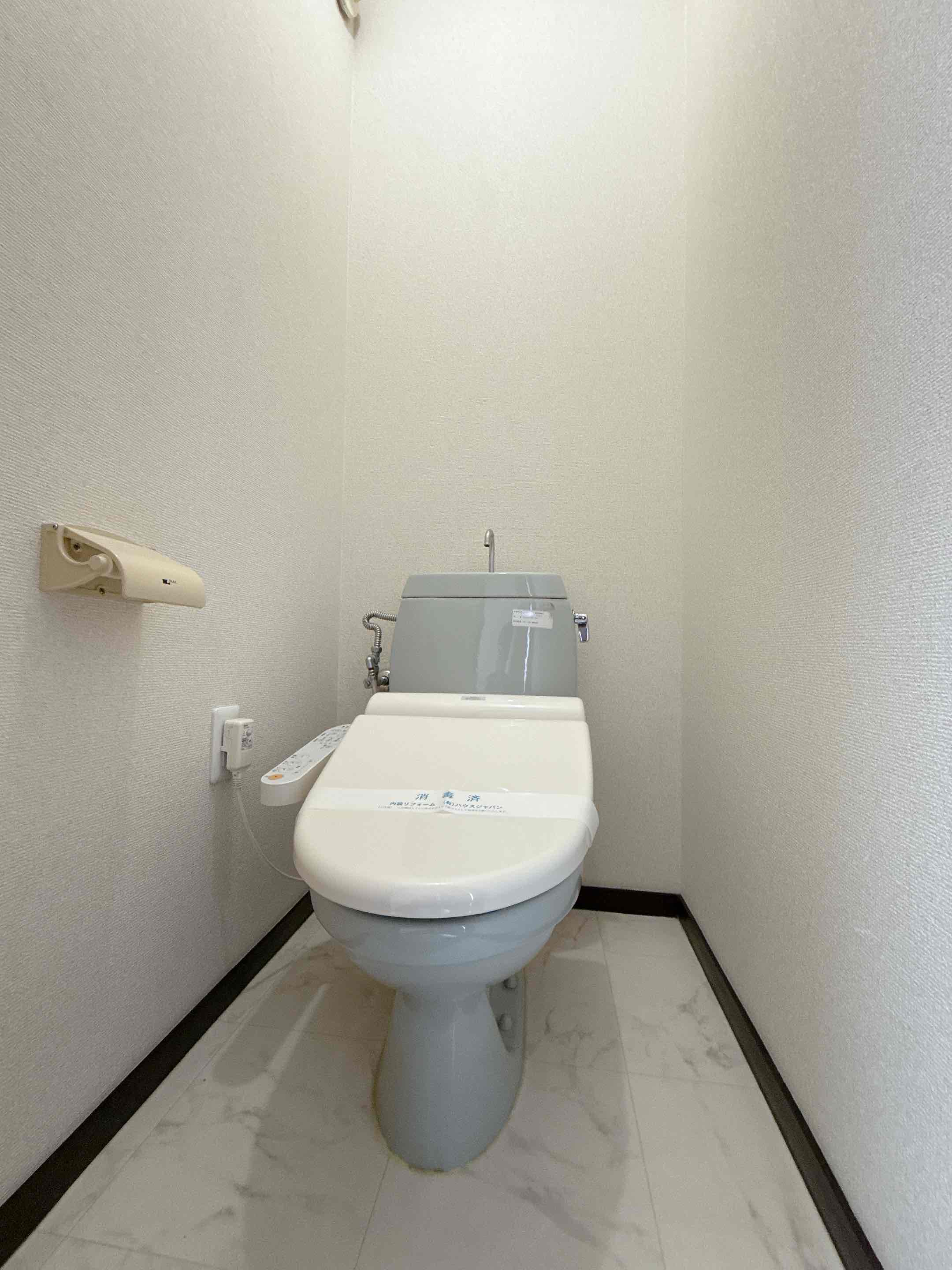 トイレ　トイレは温水洗浄便座付きです。