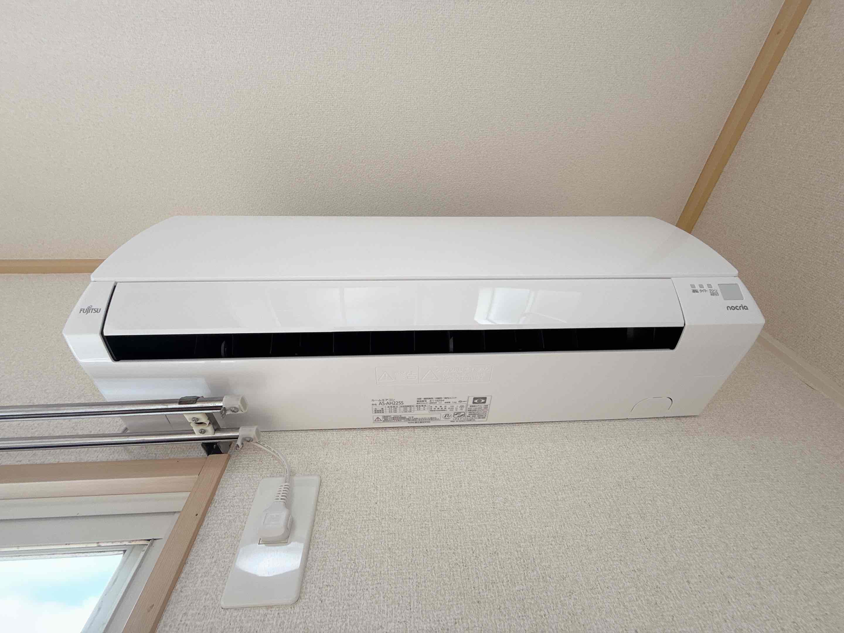 その他設備　洋室にはエアコン完備