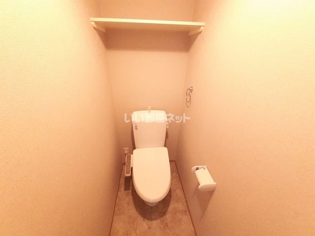 【トレーフル　IIIのトイレ】