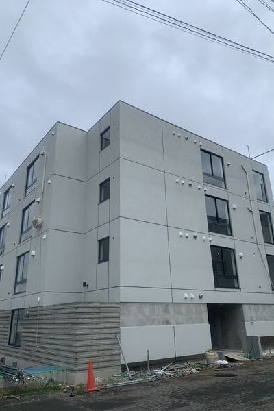 札幌市豊平区月寒西二条のマンションの建物外観